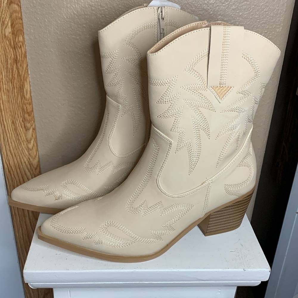 Elegant Beige Western Heeled Boots